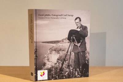 Tallinna Linnamuuseumi kaks trükist, "Peeter I kokaraamat” ja “Eesti pildis. Fotograaf Carl Sarap" valiti <b><br>25 kauneima raamatu hulka</b>