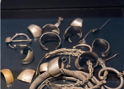 <b>Arheoloogia huviring<br></b>kolmes Tallinna muuseumis 6.–9. klassi õpilastele teisipäeviti kell 16–18