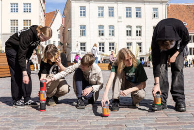 <b>Fotomuuseumi fotoring</b><br>kutsub vähemalt 13 aastasi kolmapäeviti stuudiosse, õppeklassi, pimikusse ja vahel ka linnaruumi